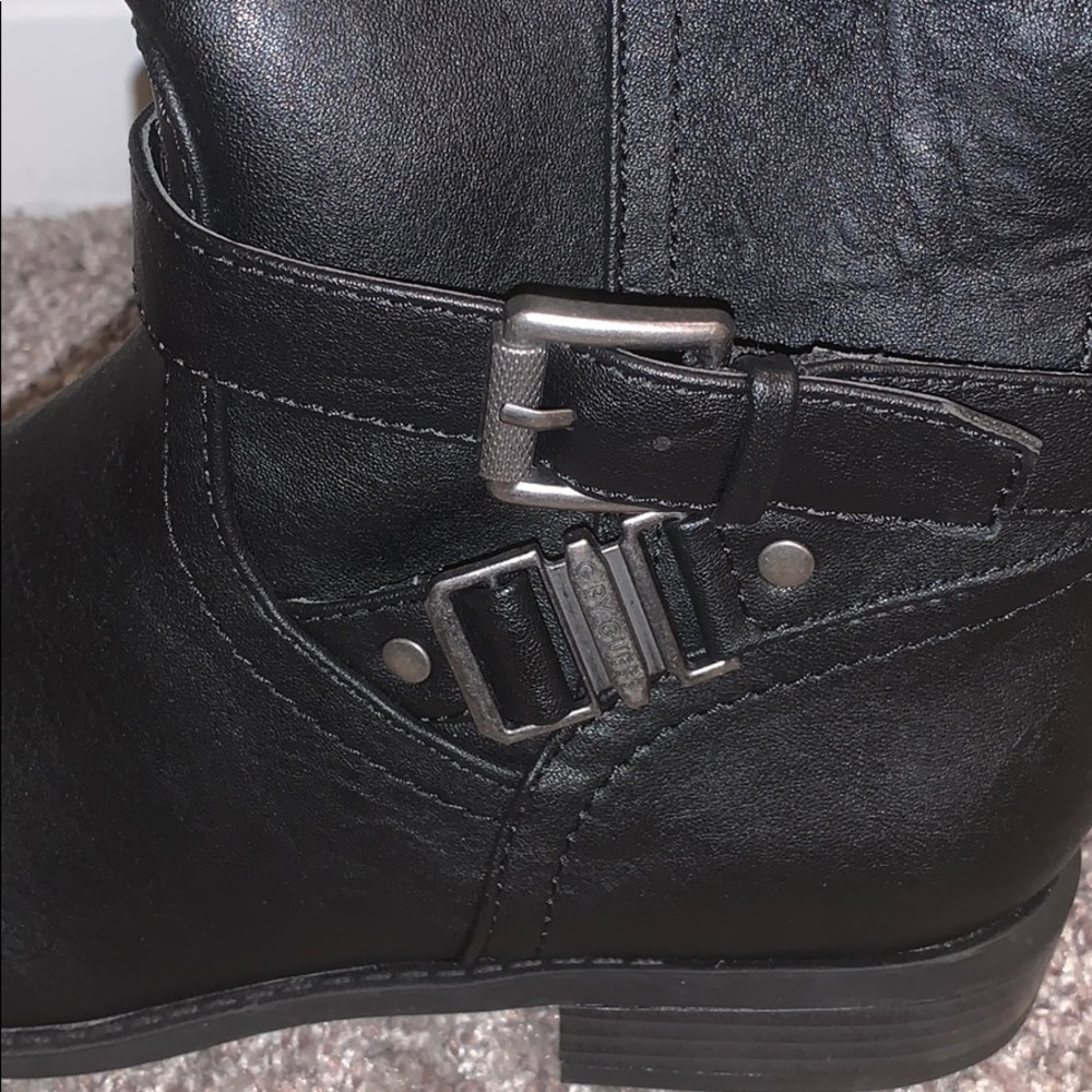 Boots - Picture 4 of 6